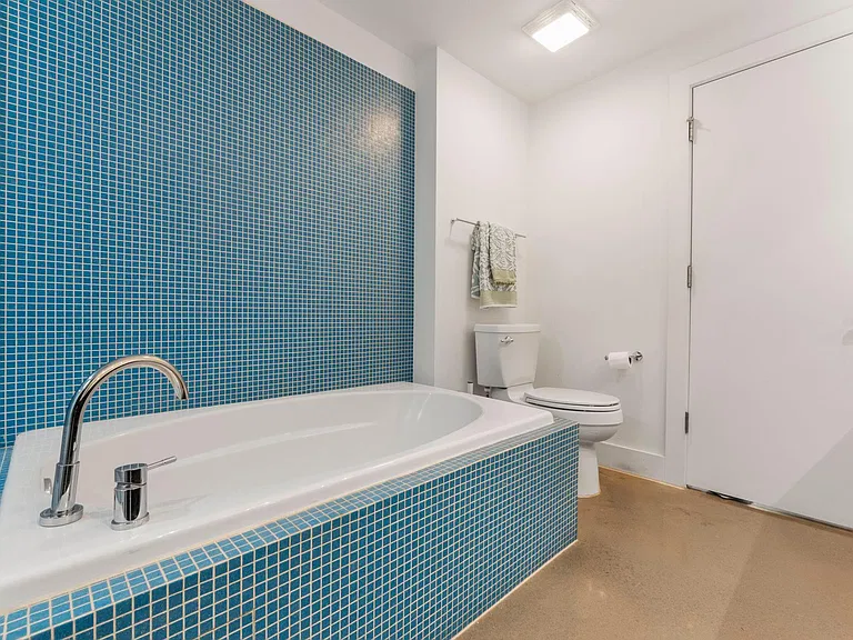 2205 N Lamar Blvd #321 — Photo 30