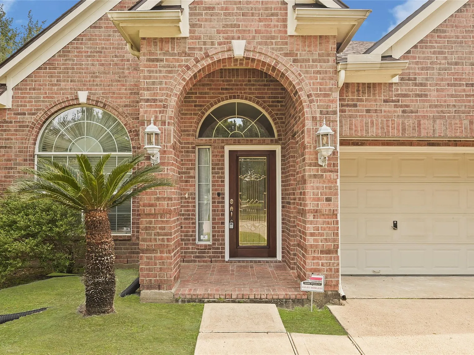 3 bed, 2.0 bath, 2459 sqft, $2,500 — Photo 3