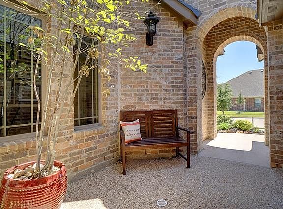 4th image of 5241 Woodglen Ln