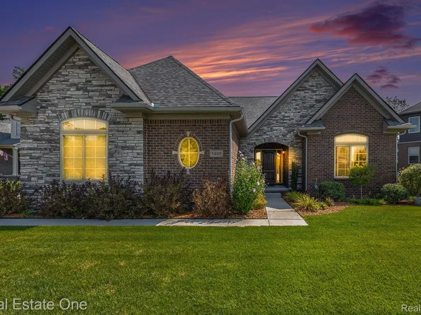 5409 Aberdeen Ct, Clarkston, MI 48348