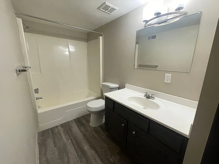 Hidden Village Square Apartments — Photo 26