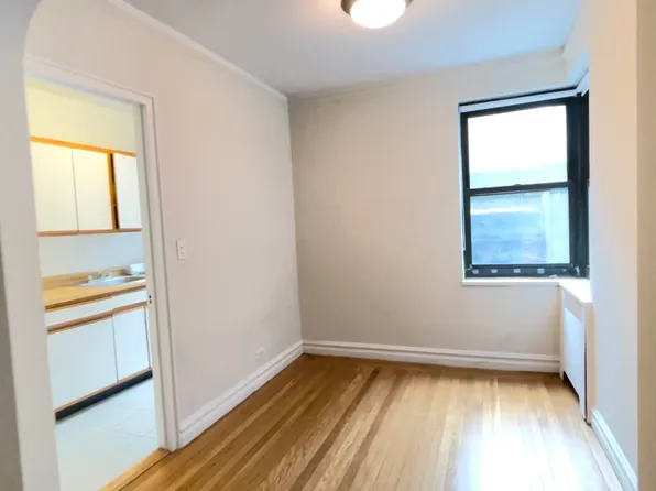 8 Gramercy Park South 003C image 2 of 3