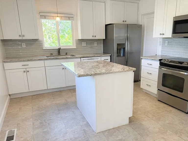 1608 Poplar Dr — Photo 7
