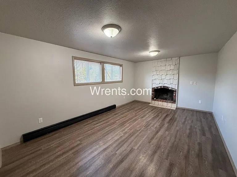 11005-11007 E 32nd Ave — Photo 12