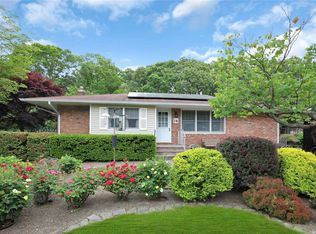 14 Crestwood Rd, Bohemia, NY 11716