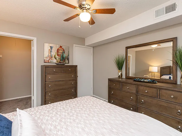Raintree Apartments — Photo 6