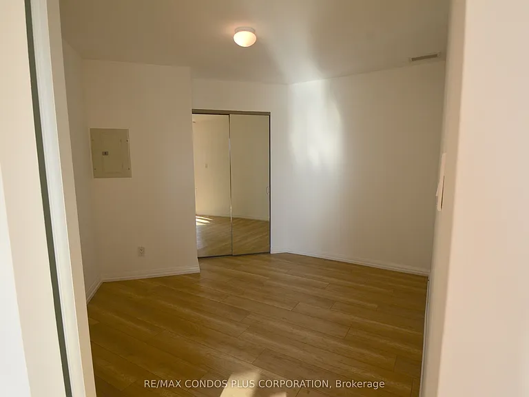 18 Beverley St #801 — Photo 11
