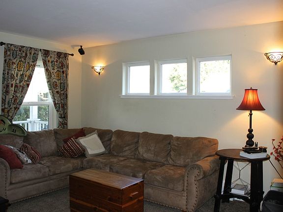 2nd image of 18468 Division Ave NE