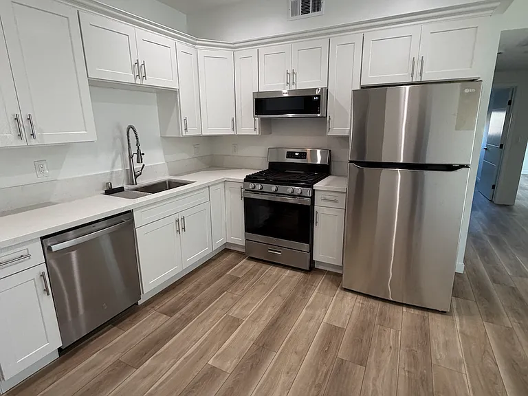 10934 Peach Grove St #201 — Photo 14