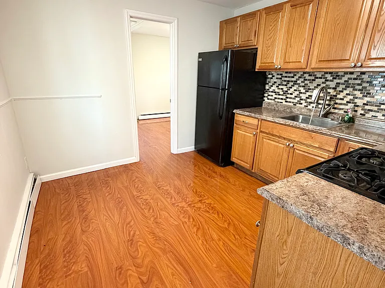 392 Madison Ave — Photo 4