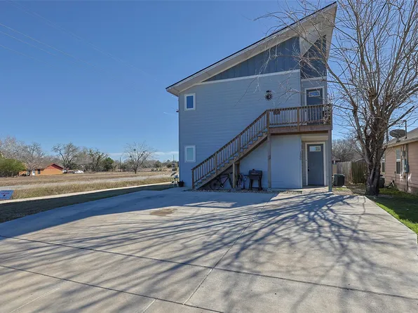 1300 Hausman Dr, Lockhart, TX 78644