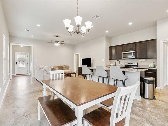 4th image of 1805 Rollingwood Dr