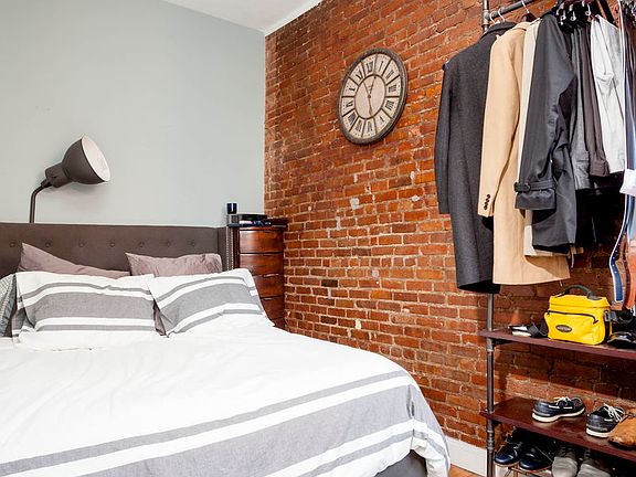 3rd image of 256 W 21st St APT 2A