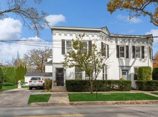 1099 Tower Rd #2, Winnetka, IL 60093