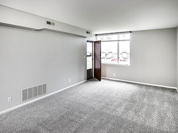 5th image of 4813 S 131st St #19