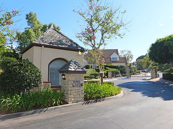 2nd image of 13895 Royal Melbourne Sq