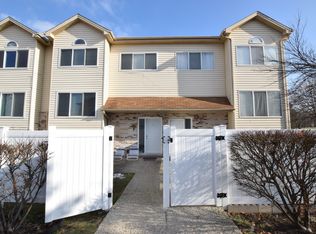 381 Park Ridge Ln #12C, Aurora, IL 60504