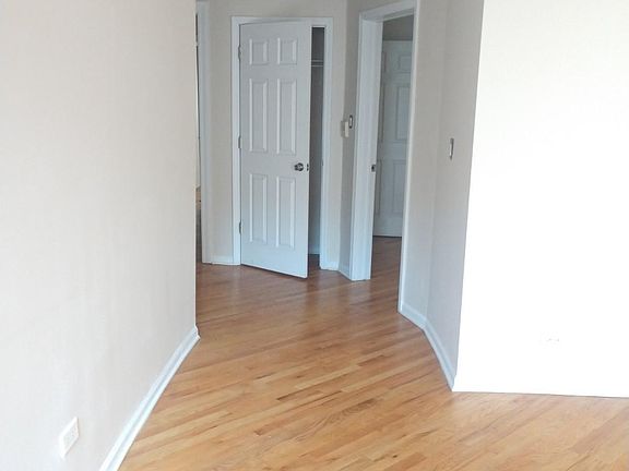 3rd image of 7513 N Greenview Ave #3