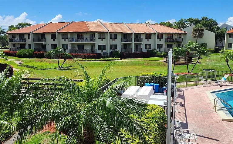 1515 Pinellas Bayway S #10 — Photo 24