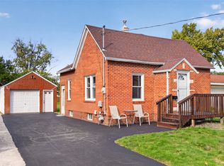 908 13th St, West Des Moines, IA 50265