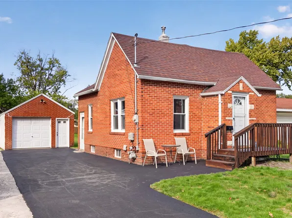 908 13th St, West Des Moines, IA 50265