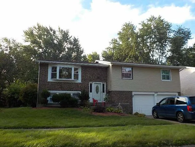 21475 Peterson Ave photo 1