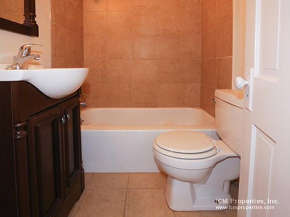 5th image of 2254 N Southport Ave #2-A