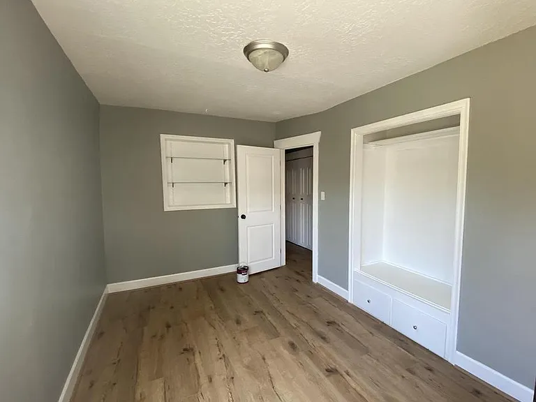 348 E Hollywood Ave — Photo 17