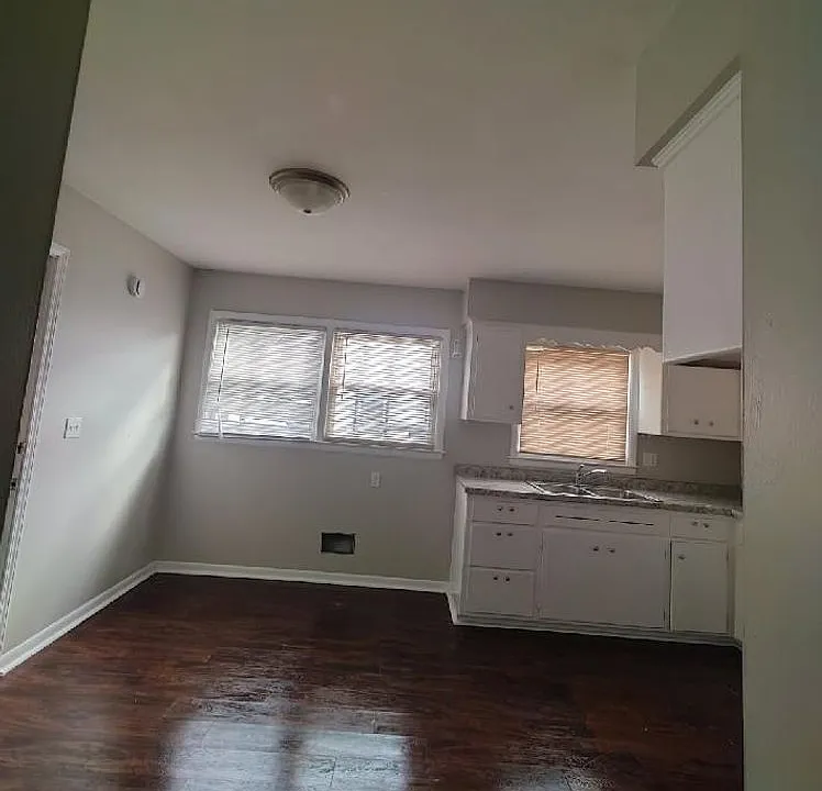5339-5337 N 61st St