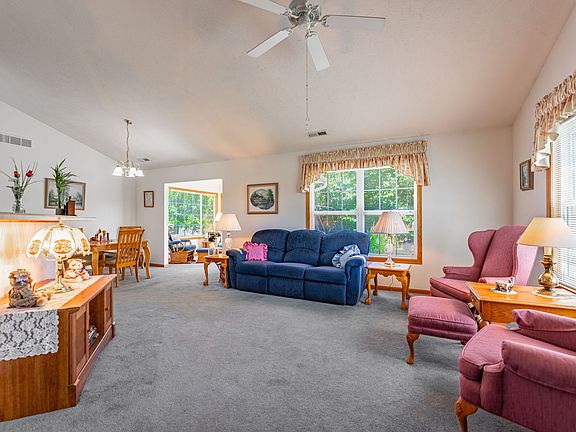 5th image of 233 Lilac Ln #233
