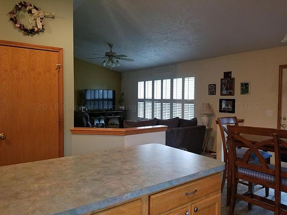 3rd image of 3850 Wynbrooke Dr