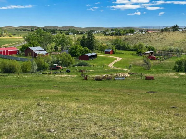 226 Chalk Buttes Rd, Douglas, WY 82633