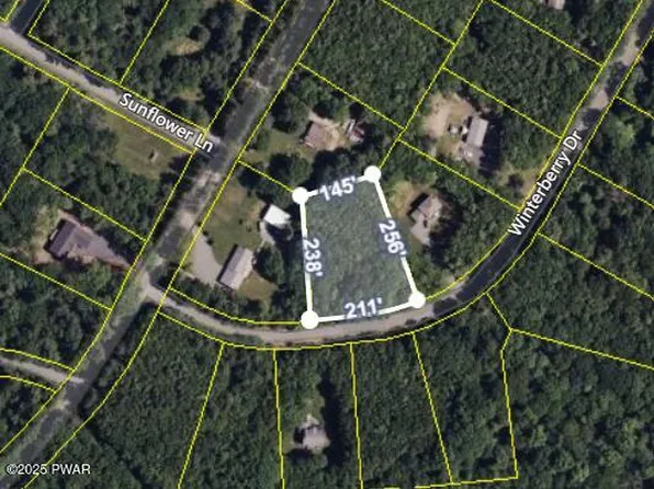 143 Winterberry Dr, Milford, PA 18337