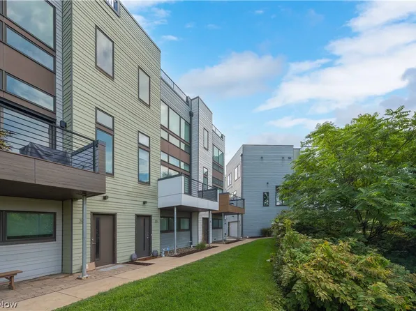 18875 Riversouth Ter Unit 35, Fairview Park, OH 44126