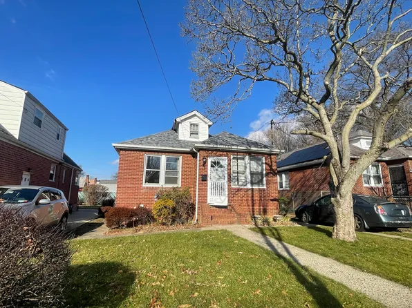 25111 82nd Ave, Bellerose, NY 11426