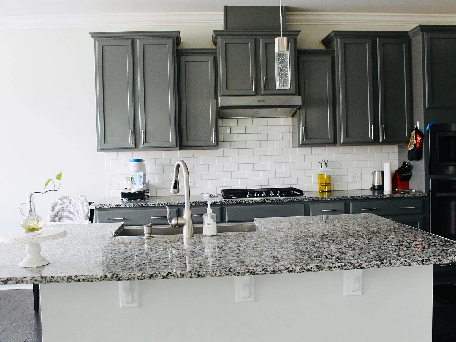 4 bed, 3.0 bath, 2417 sqft, $2,595 — Photo 4