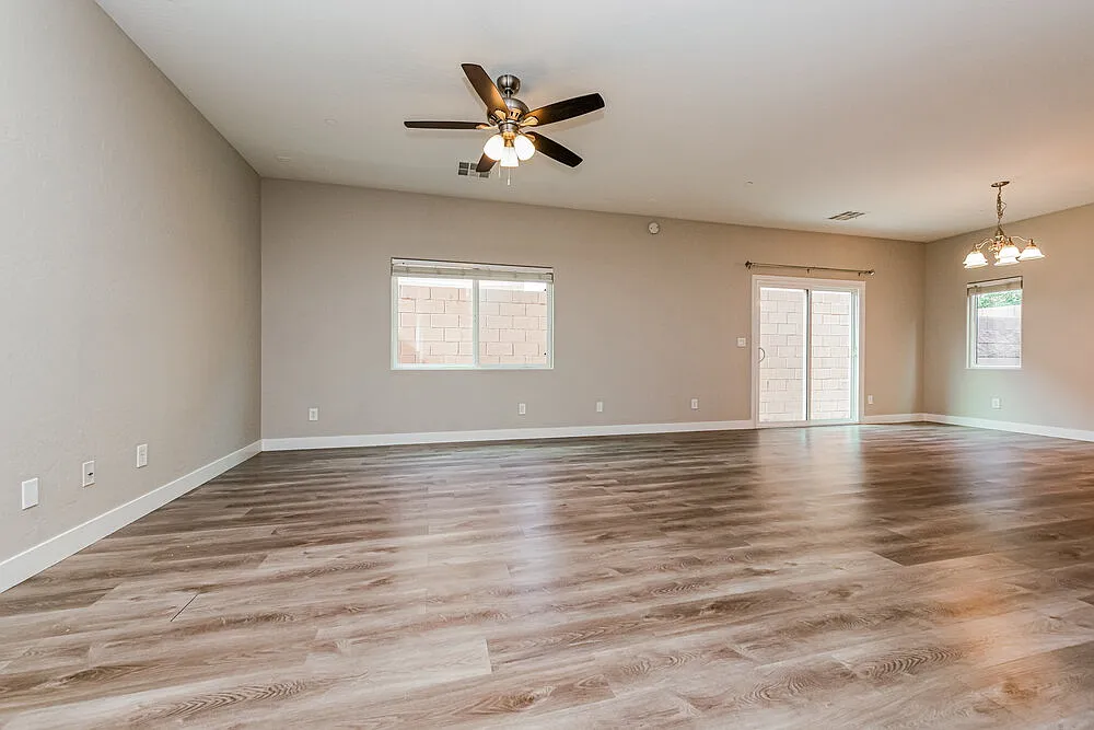 4 bed, 2.5 bath, 1916 sqft, $2,190 — Photo 4