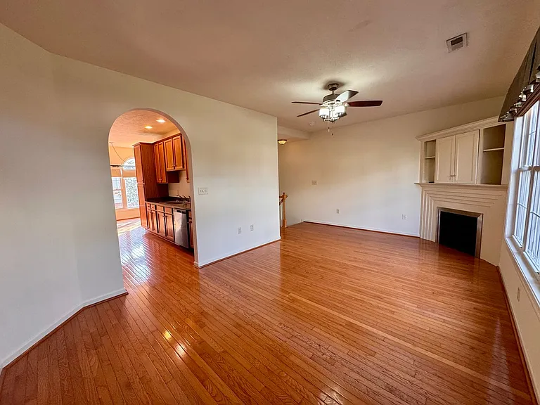 2948 Crystal Spring Ln — Photo 5