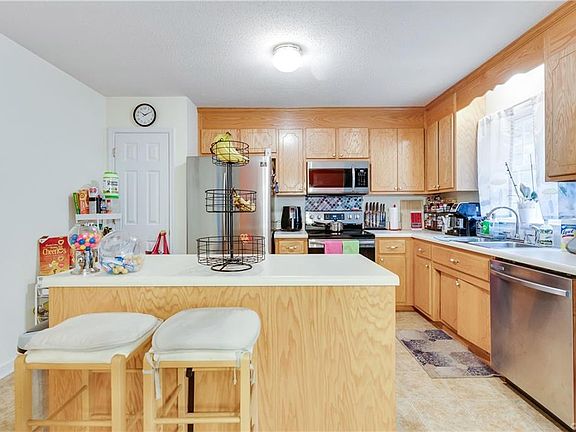 5th image of 25109 Forest Ave