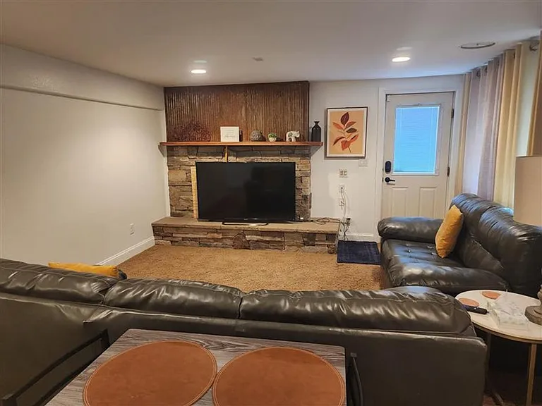 2911 Placer Dr — Photo 4