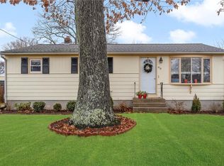 88 Custer St, Warwick, RI 02889