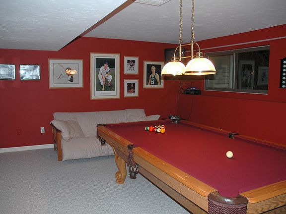 Finished basement with 1/2 bath