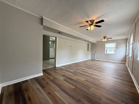 5th image of 709 Melody Ln #A0
