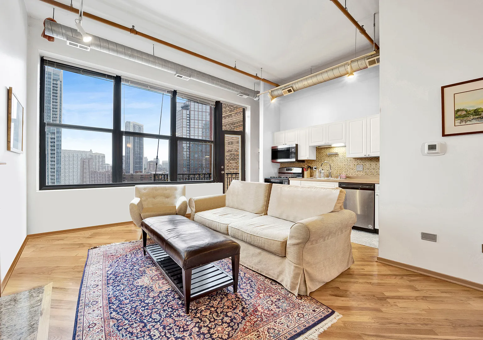 1 bed, 800 sqft, $2,400 — Photo 3