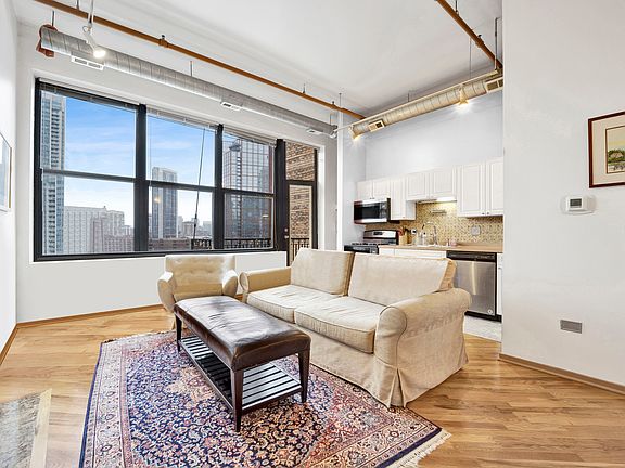 3rd image of 226 N Clinton St APT 723