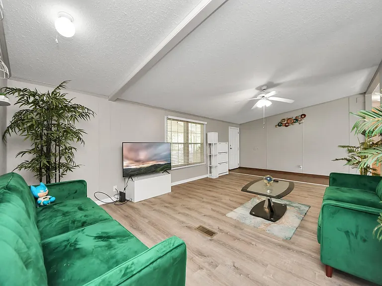 18303 James Rd — Photo 9