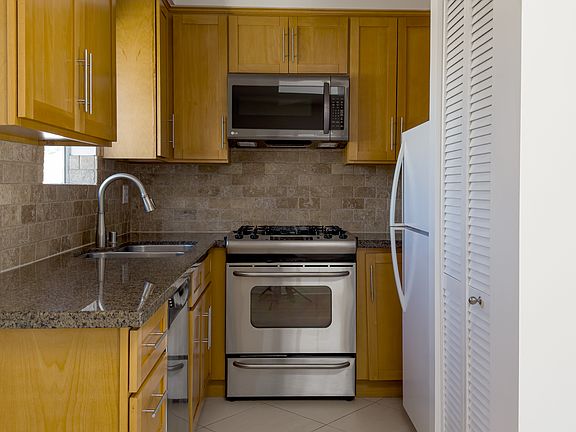 4th image of 1144 10th St APT 10