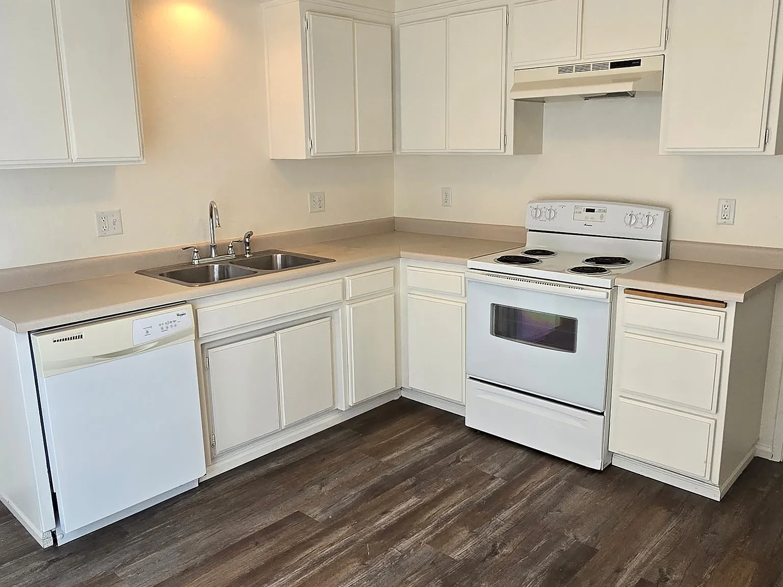 2 bed, 1.5 bath, 950 sqft, $1,295 — Photo 1