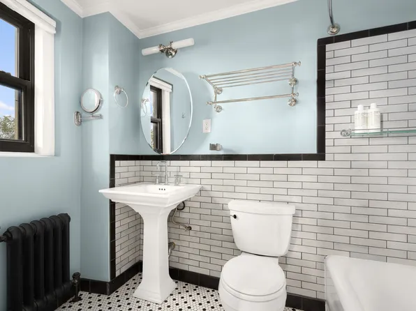 395 Riverside Drive image 5 of 9