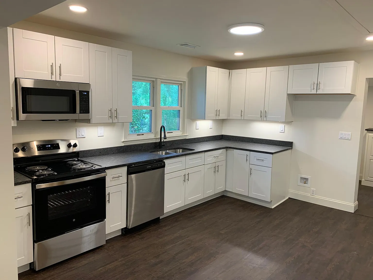 2 bed, 908 sqft, $1,850 — Photo 3